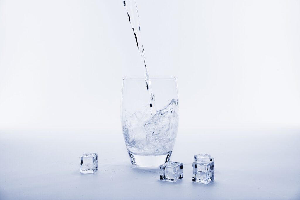 water, ice cubes, drink-3510210.jpg